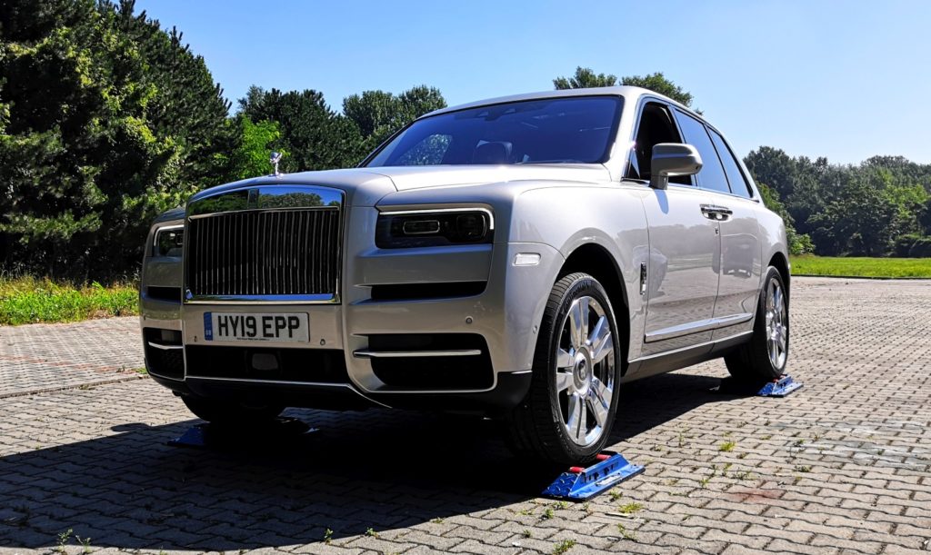 rolls-royce-cullinan-4x4-test-video