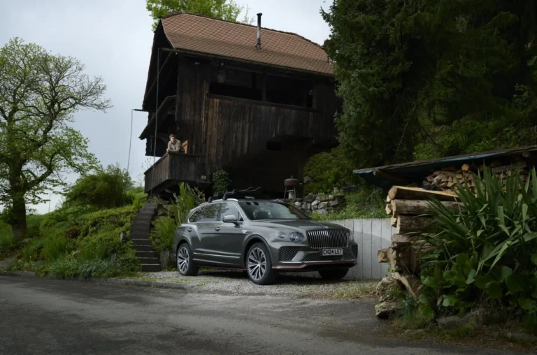 Nejdražší chata nemá krb, ale volant. Bentley Bentayga EWB Chalet Edition je luxus bez omluv