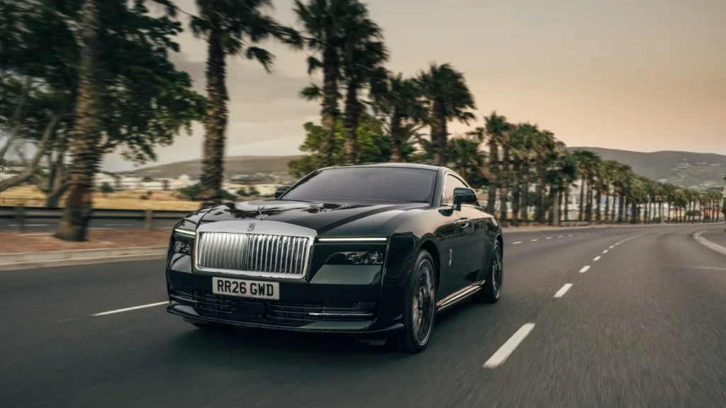 Rolls-Royce vylepšil Spectre. Ve verzi Black Badge je to nejvýkonnější auto v historii značky