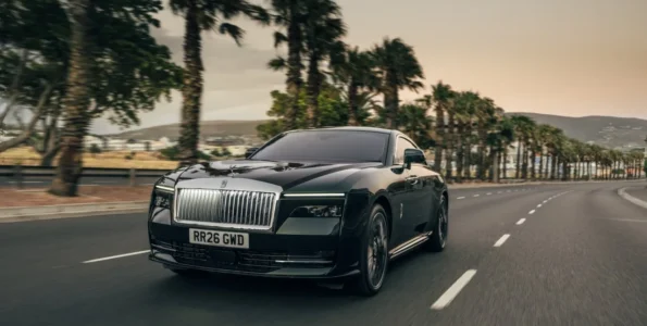Rolls-Royce vylepšil Spectre. Ve verzi Black Badge je to nejvýkonnější auto v historii značky