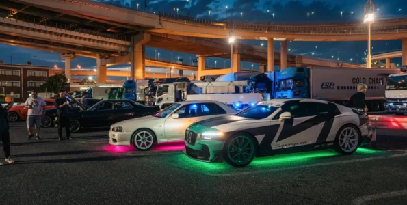 Bentley se přidalo k japonské tuningové scéně. Auto Travise Pastrany dostalo i zelené podsvícení
